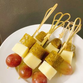 Tiec Finger Food xien phomai dua leo