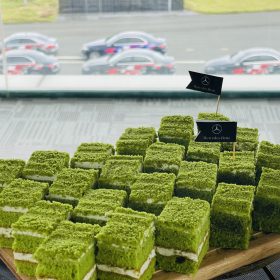 Tiec teabreak lai thu xe mercedes 12