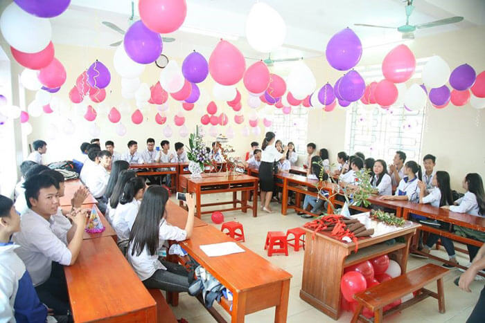 tiec 8 thang 3 tai lop 2