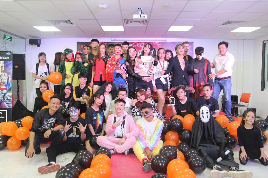 tiệc halloween dd