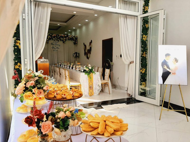 tiệc cưới hỏi